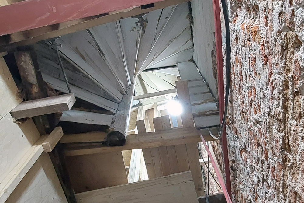 week 16: new staircase under monumental spiral staircase
